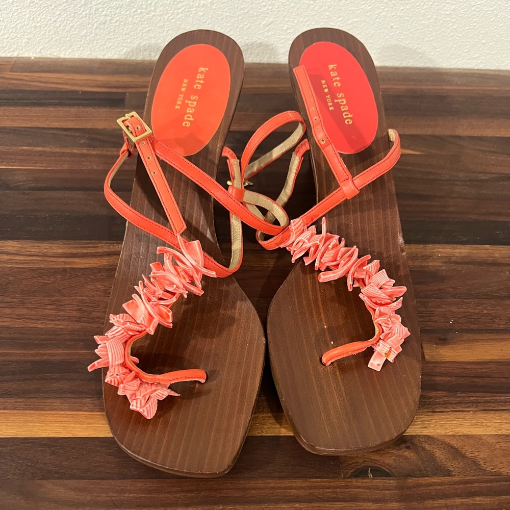 Kate Spade T Strap Slingback Seashell Kitten Heel Wooden Sandals Brown & Coral